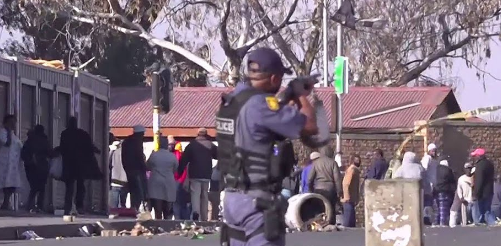 South Africa’s army is to deploy to help police to quell rioting and looting