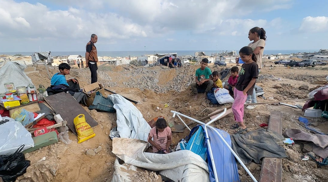 Israel Bombs Palestinians In Beach Tents In Gaza